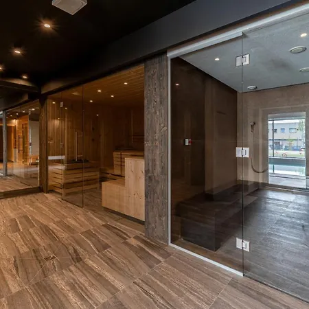 Al-dom Kasprowicza 20c Z Basenem Oraz Siłownią